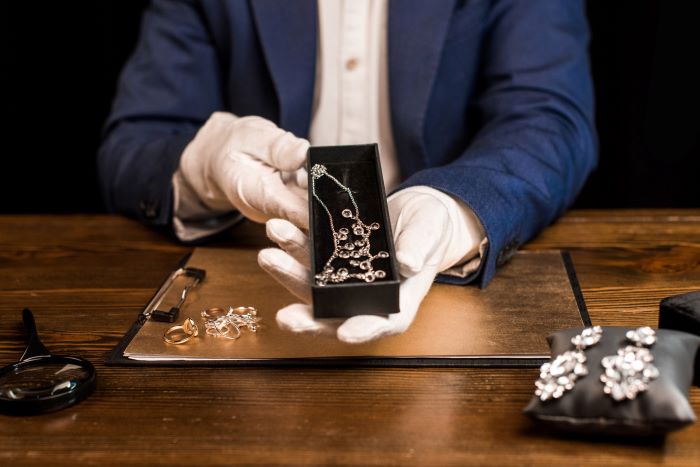 Comment choisir le bijou à offrir à sa femme pour son anniversaire ? f2585a7f0eee4d120a931de00d10a739